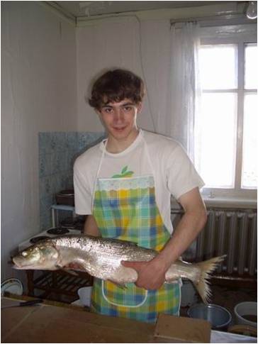 Ненецкий АО, пос. Нельмин Нос, 2003 г. Н. Воронцов и будущий обед